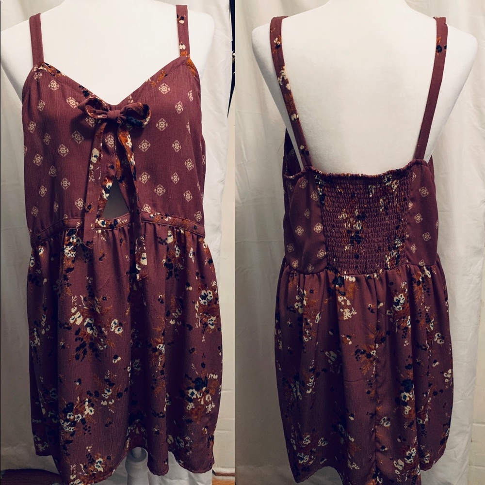 🆑👗Dress with peak-a-boo in front